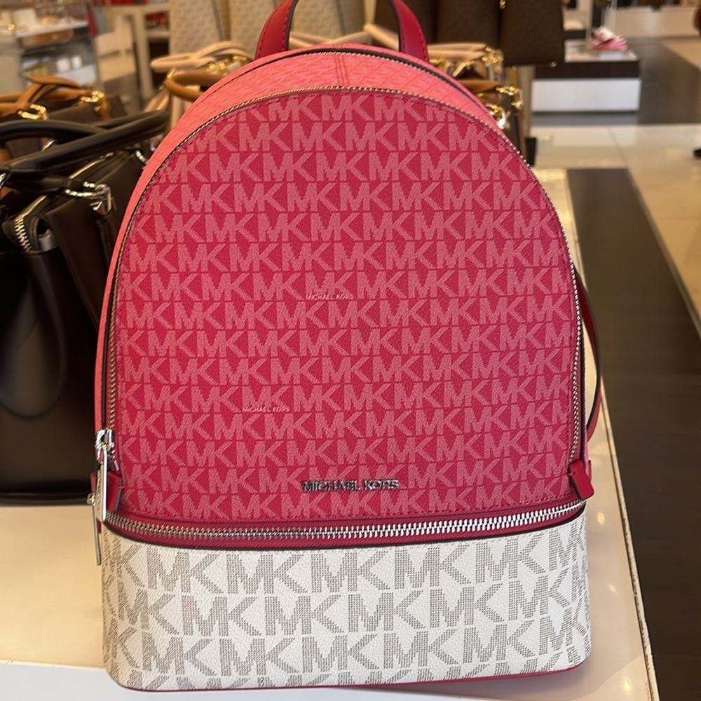 MICHAEL KORS Rhea Medium Zip Color-Block Signature Logo Backpack
DKRSPBRYMLT
NWT - Picture 16 of 16